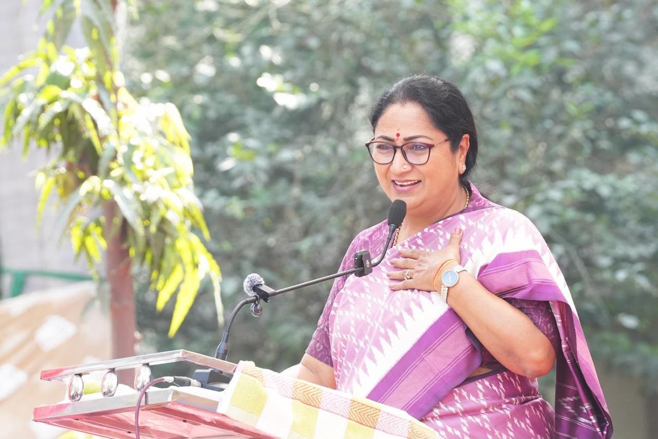 CM रेखा गुप्ता का मास्टर प्लान: दिल्ली में आएंगी 2,800 नई इलेक्ट्रिक बसें, संकरी सड़कों और ग्रामीण रूटों के लिए 9 मीटर की बसों को मंजूरी
