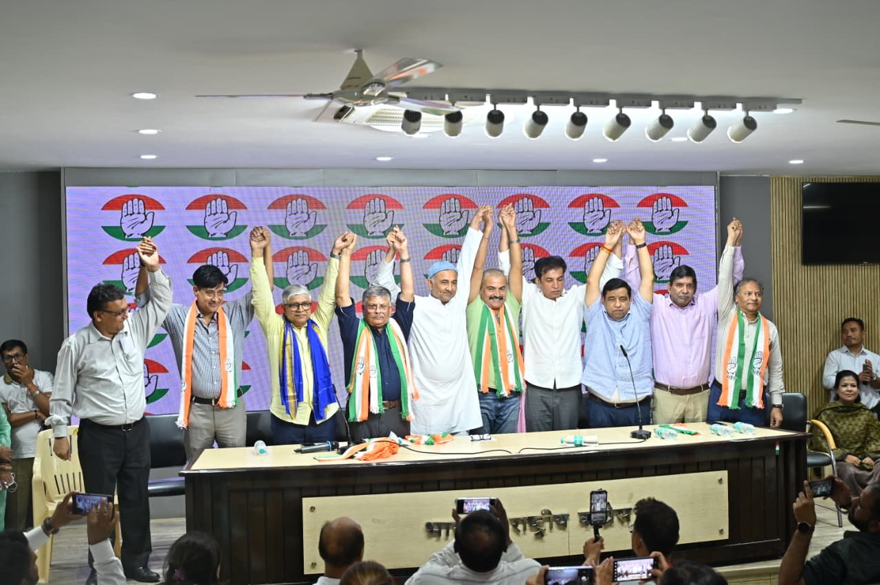 DUTA के पूर्व अध्यक्ष डॉ. आदित्य नारायण मिश्रा कांग्रेस में शामिल: शिक्षाविदों के साथ AAD का विलय, सरकार पर साधा निशाना