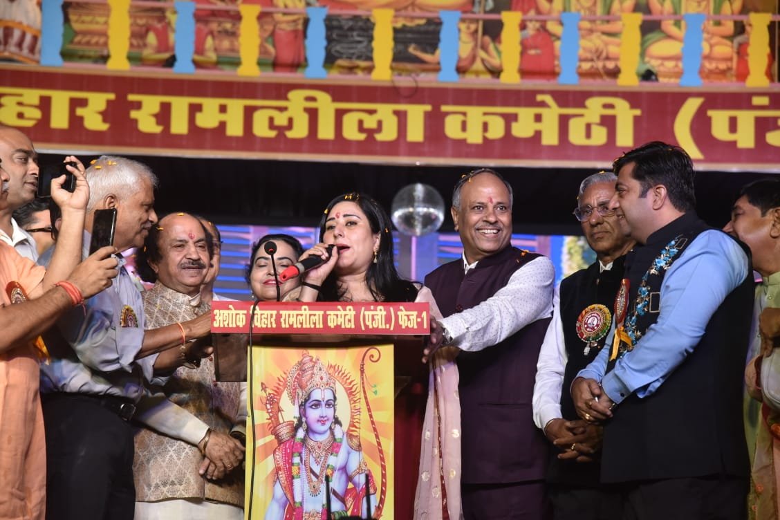 Ashok Vihar Ramlila 2026: कुंभकरण, मेघनाद और अहिरावण वध का मंचन, राम-रावण युद्ध और आतिशबाजी ने बांधा समां