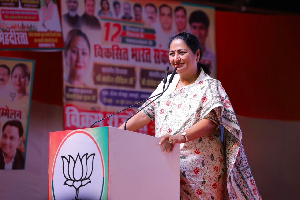 Delhi EV Policy 2026 लागू होते ही मुख्यमंत्री रेखा गुप्ता को देनी पड़ी सफाई, दिया बड़ा बयान