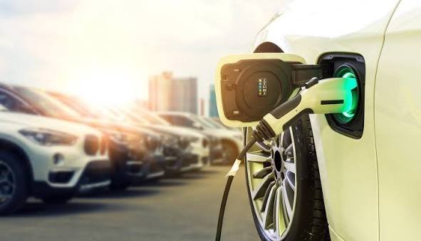 Delhi EV Sales Record: दिल्ली में जुलाई में बिके रिकॉर्ड 10,718 इलेक्ट्रिक वाहन, नई EV नीति का दिखने लगा असर
