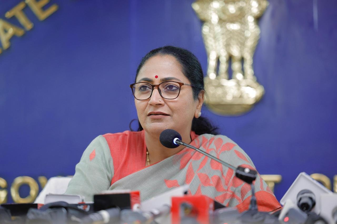 ओखला, भलस्वा, गाज़ीपुर... दिल्ली में ढहने लगे कूड़े के पहाड़! 100 एकड़ ज़मीन हुई मुक्त