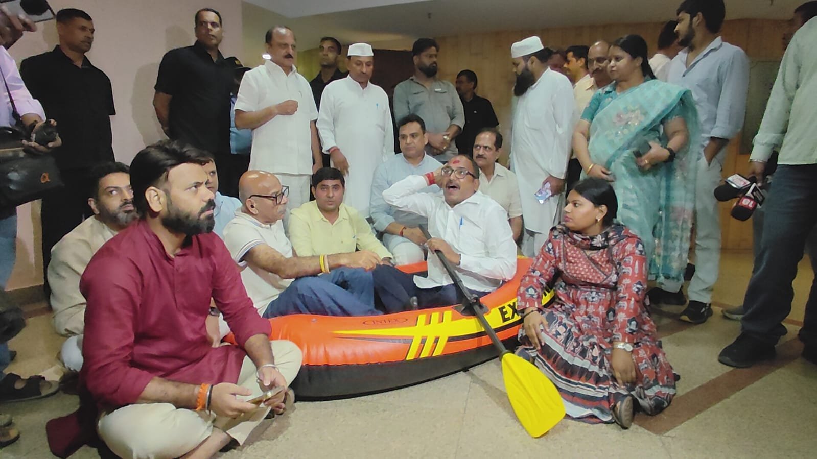 दिल्ली में बारिश से हाहाकार, सदर बाज़ार-ITO-CP तक जलभराव, AAP ने पूछा — कहां है भाजपा की चार इंजन वाली सरकार?