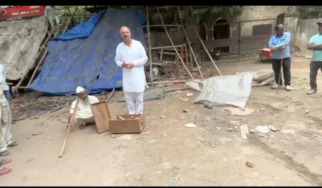 दिल्ली: DDU मार्ग पर काली मंदिर के पास कबाड़ी की झुग्गी में मिला 'नर कंकाल', स्वच्छता अभियान के दौरान मचा हड़कंप, भाजपा ने जताई साजिश की आशंका!