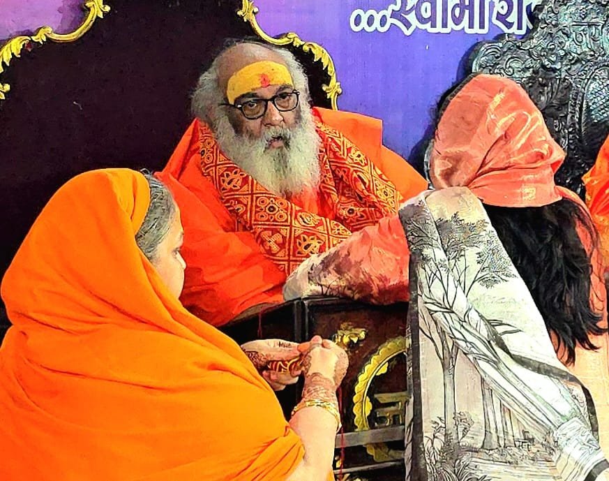 ग्रंथ नहीं, गुरु पढ़ने से मिलता है आत्मज्ञान — झंडेवाला मंदिर में भक्तों को स्वामी राजेश्वरानंद का संदेश