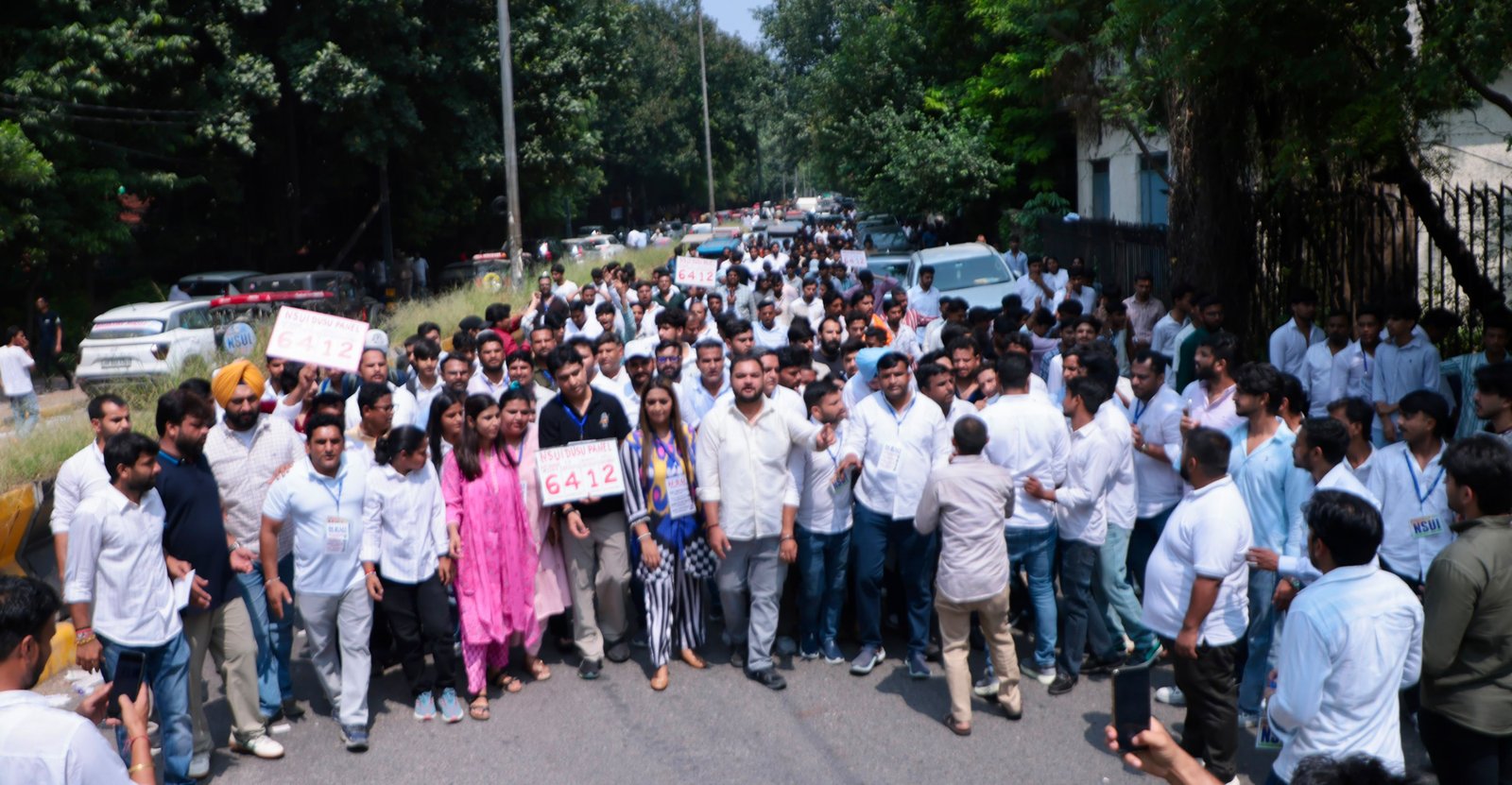 'छात्रों को किफायती हॉस्टल चाहिए, खोखले वादे नहीं': DUSU चुनाव से पहले दिल्ली यूनिवर्सिटी में IYC का बड़ा प्रदर्शन