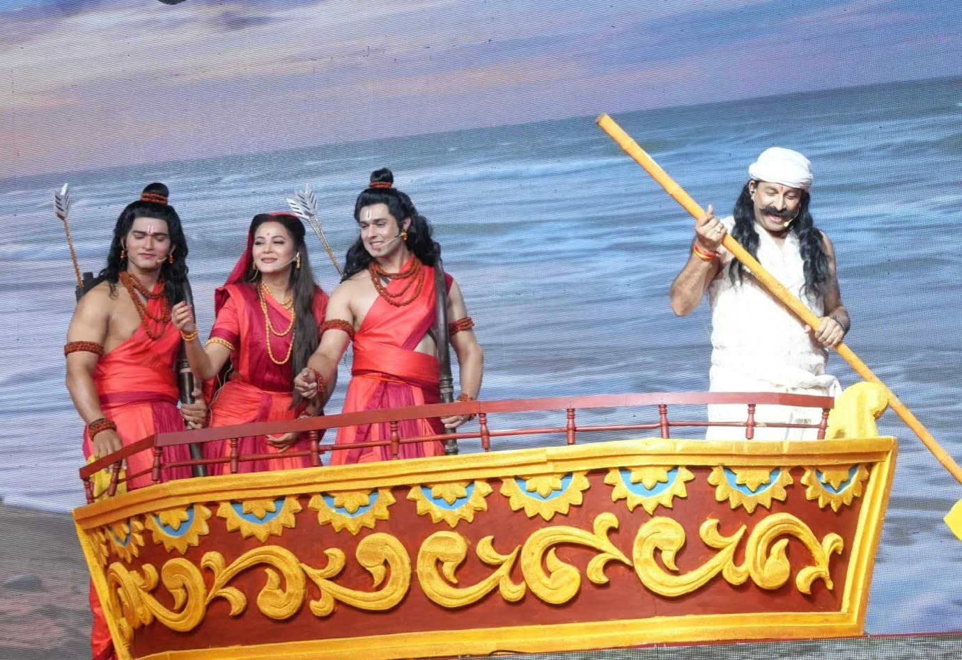 lav-kush-ramlila-manoj-tiwari-kewat-role-pic.jpeg