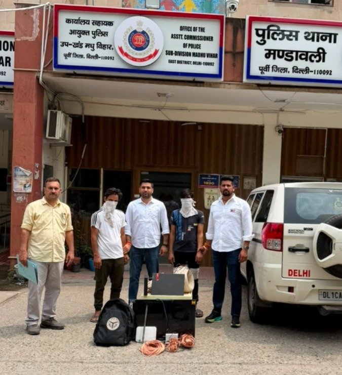 Mandawali Burglary Case: चोरी के 3 दिन के अंदर पुलिस ने सुलझाया केस, 2 गिरफ्तार, LED टीवी-लैपटॉप बरामद