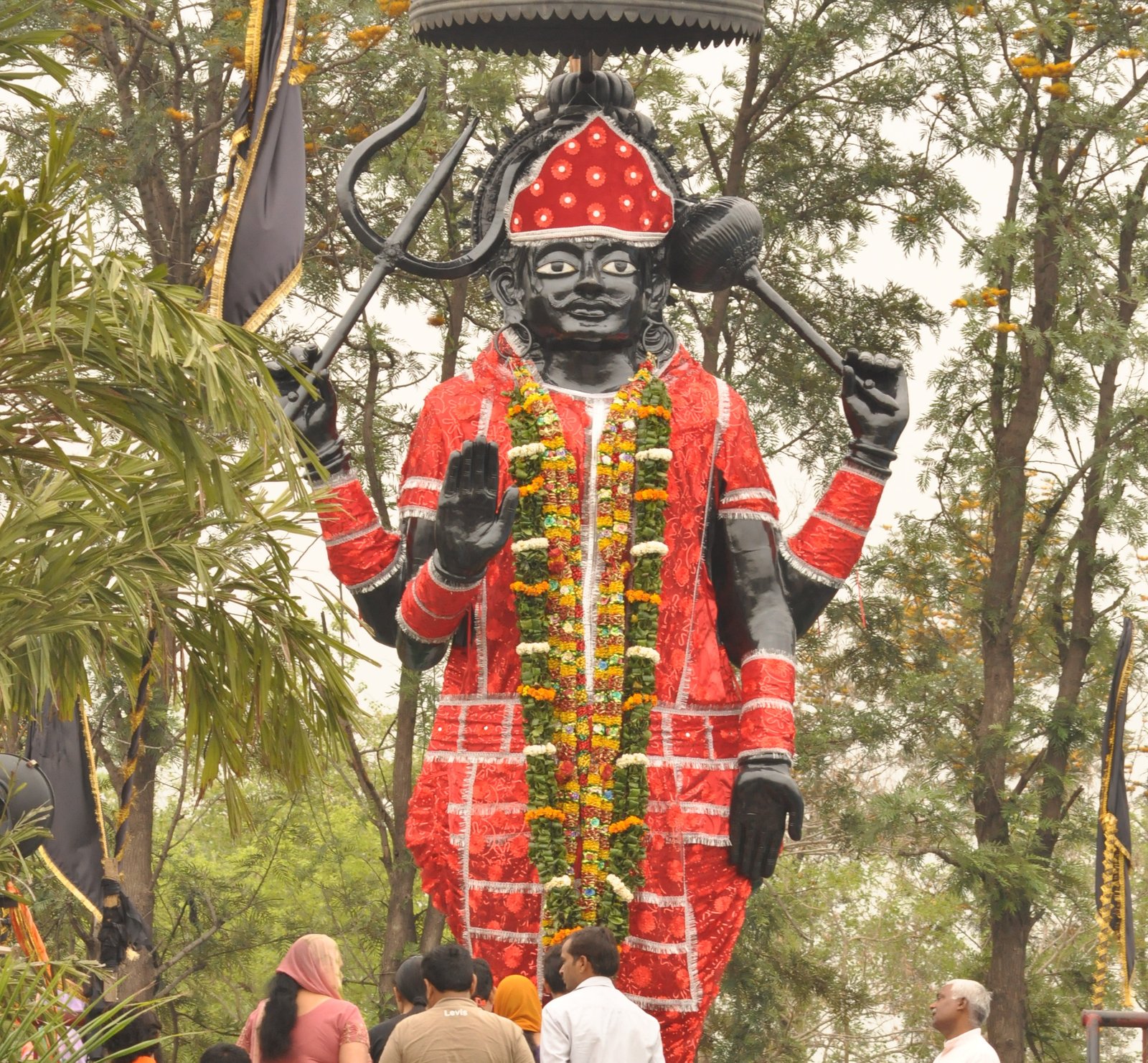 सर्वपितृ और शनि अमावस्या का दुर्लभ संयोग: दिल्ली के शनिधाम में तैयारियां तेज, जानिए तैलाभिषेक और पूजा का विशेष महत्व!