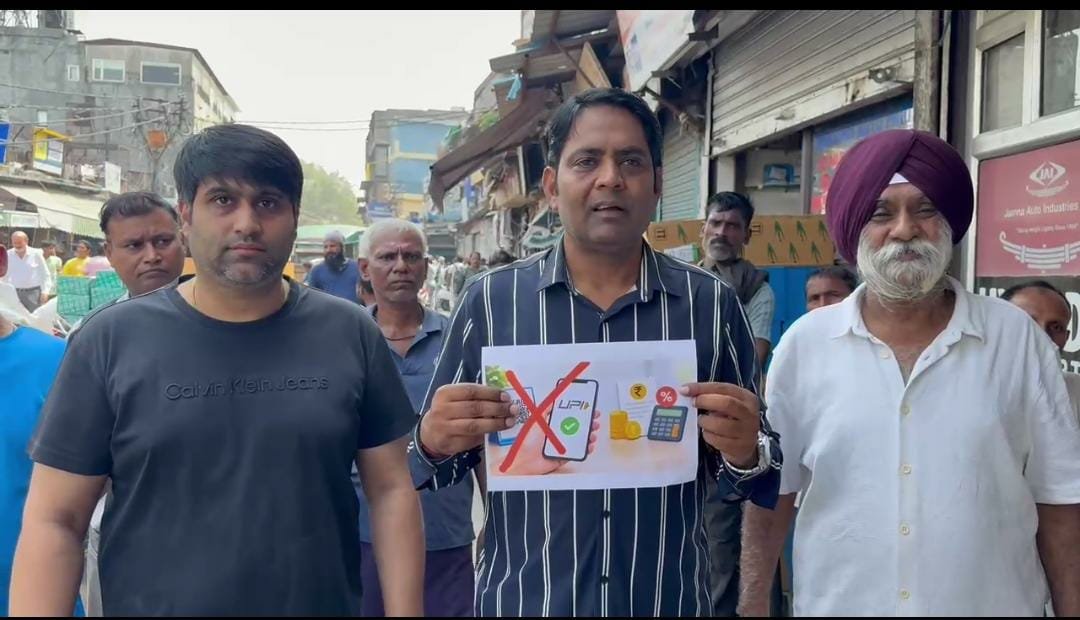 2000 रुपये से ऊपर UPI पेमेंट पर शुल्क की तैयारी: भड़के पेट्रोल पंप मालिक, CTI ने दी आंदोलन की चेतावनी